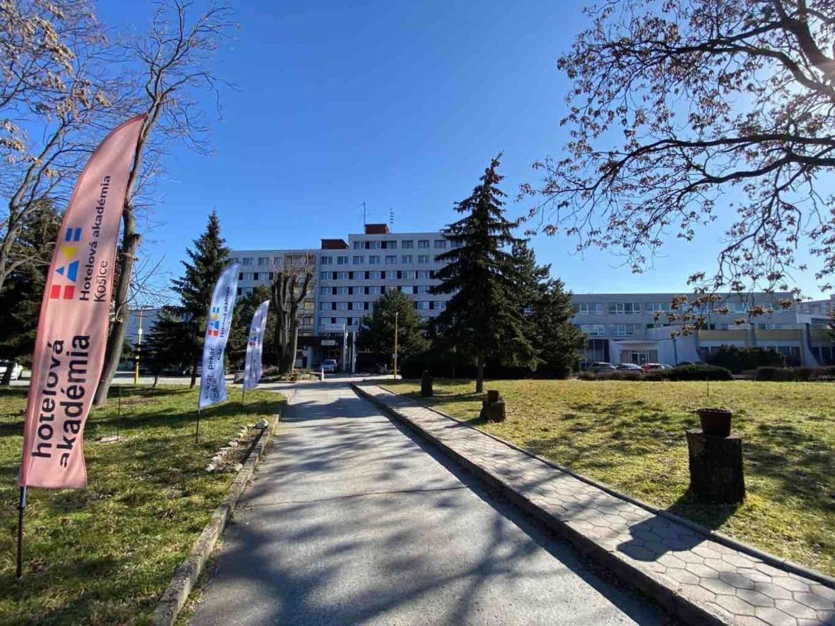 Hotel Akademia Caşonia Exterior foto